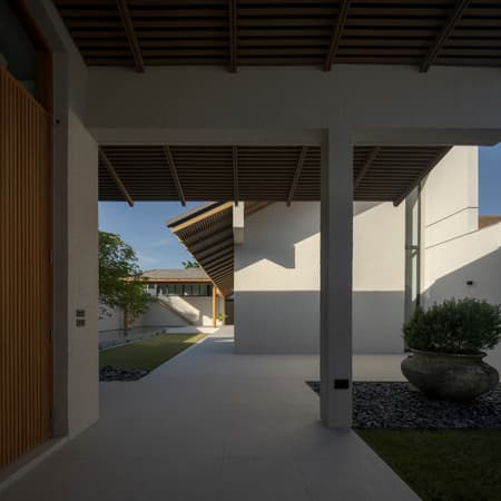 Baan Tectonix House